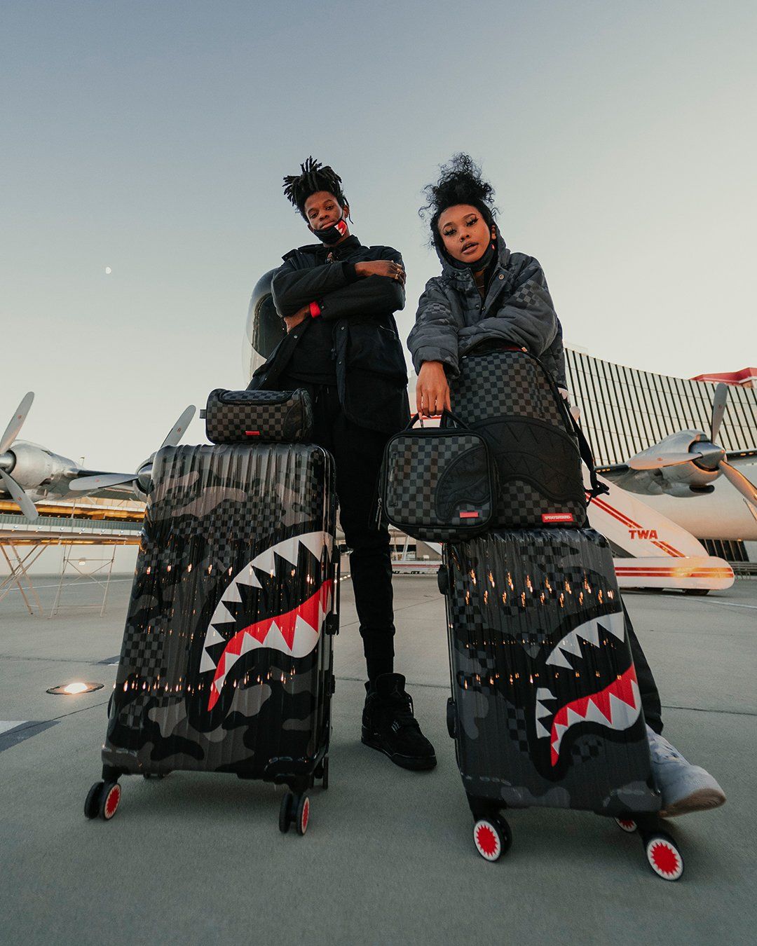3AM SHARKNAUTICS 22ƒ?� CARRY-ON LUGGAGE