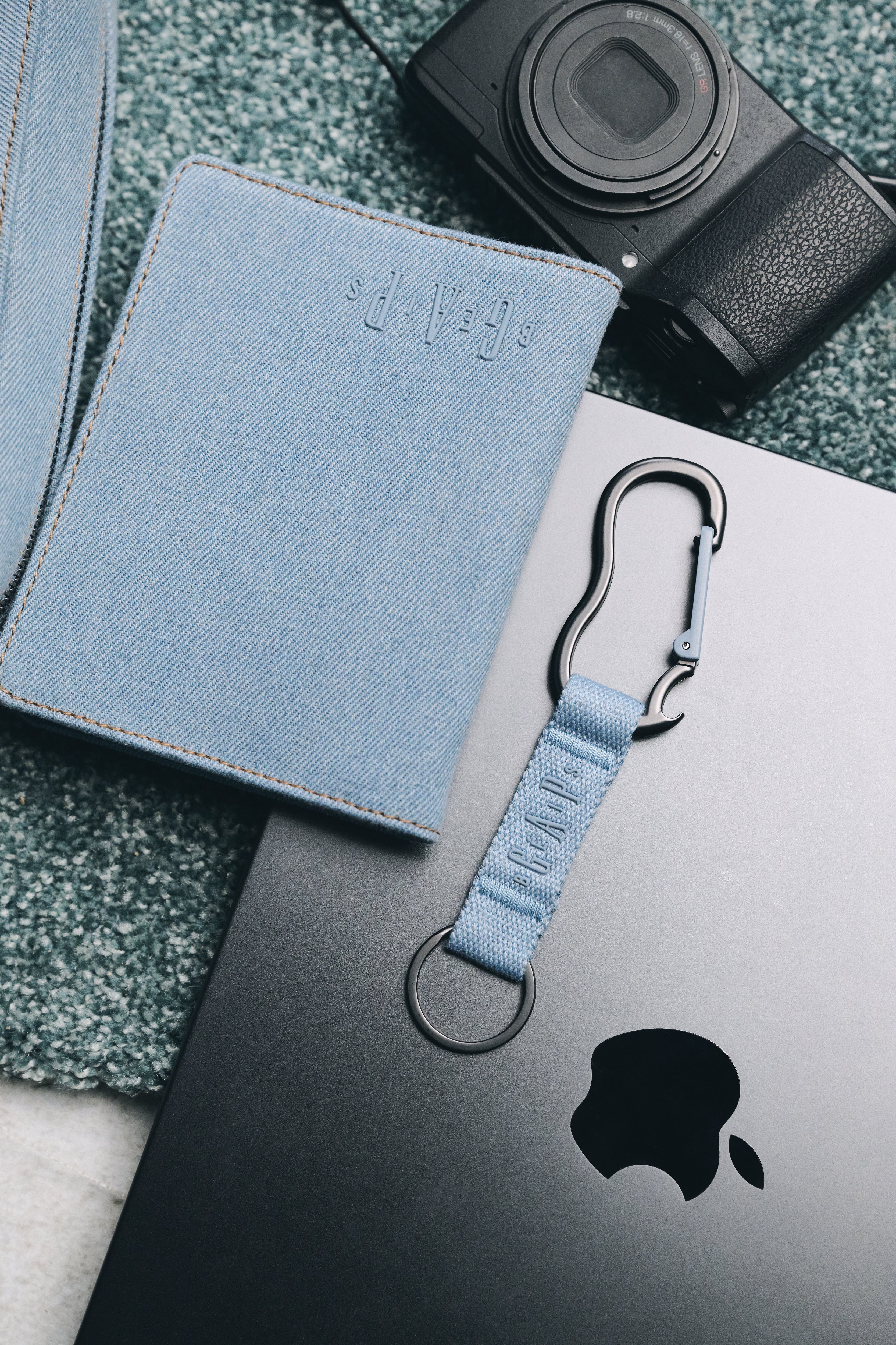 Gap x B??IS The Carabiner in Denim Blue