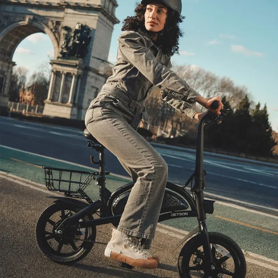 Jetson - Bolt Pro eBike with 30 miles Max Operating Range & 15.5 mph Max Speed - Black - Good Condition