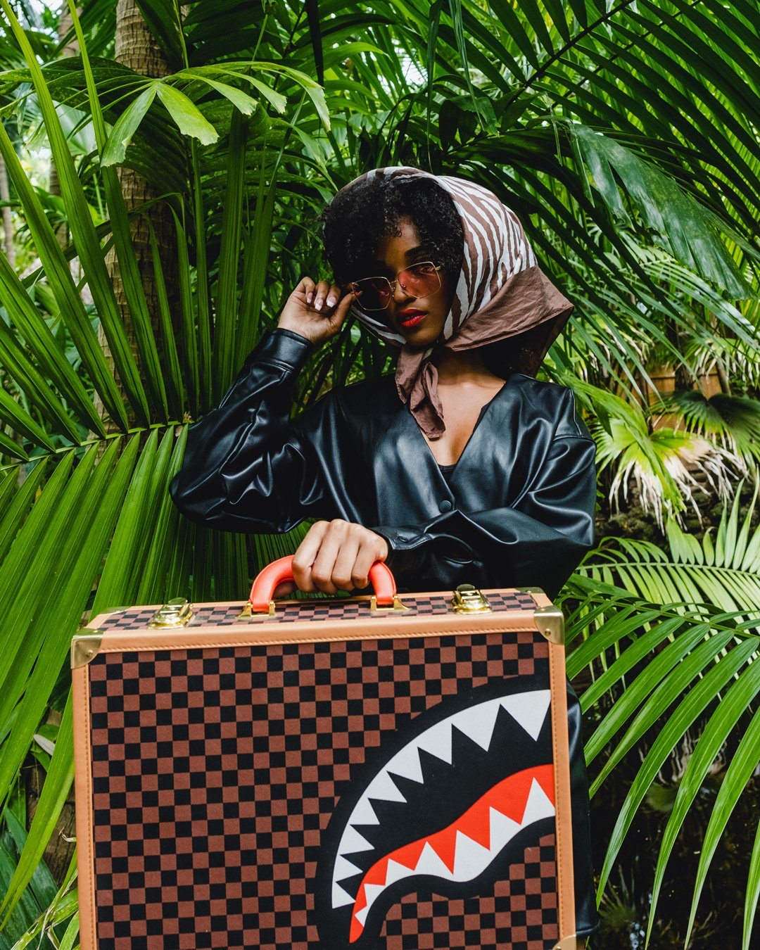 HENNY AIR TO THE THRONE ATTACH?? BRIEFCASE